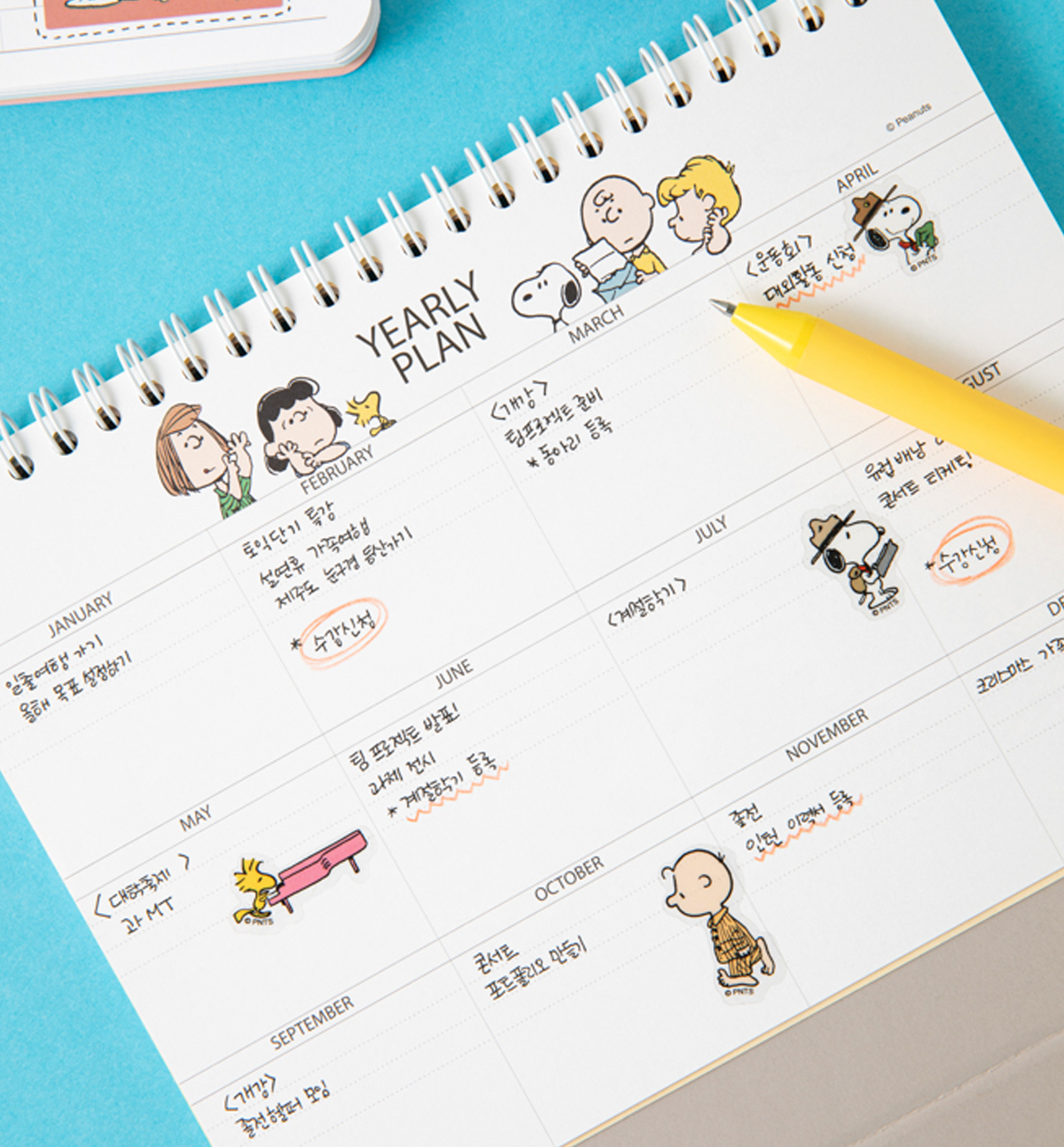 2024 Peanuts Desk Calendar