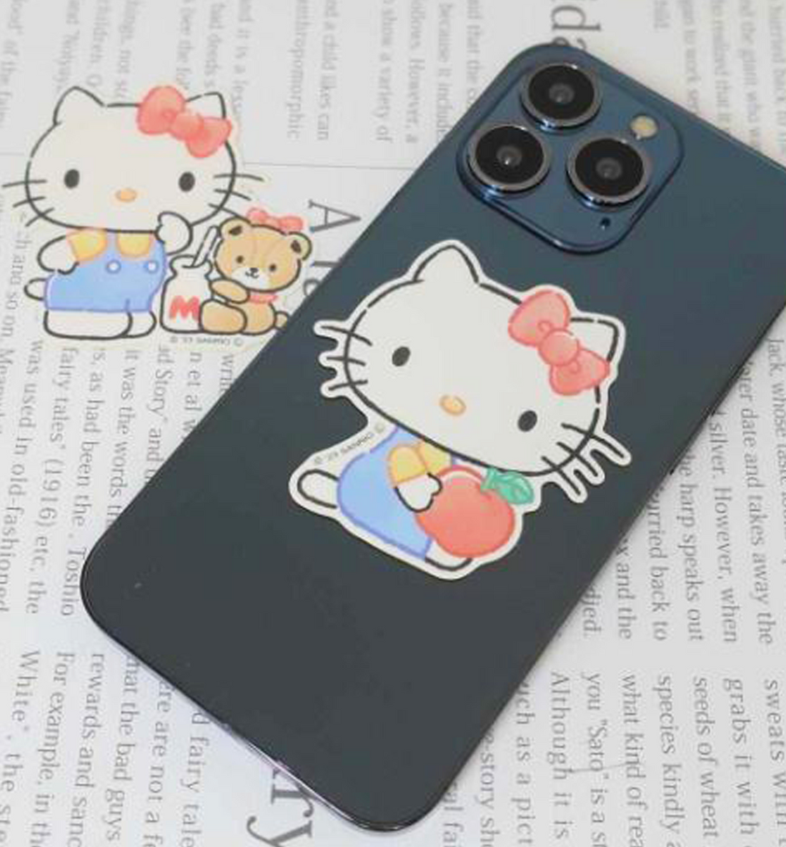 Sanrio Vinyl Sticker [Hello Kitty / Apple]