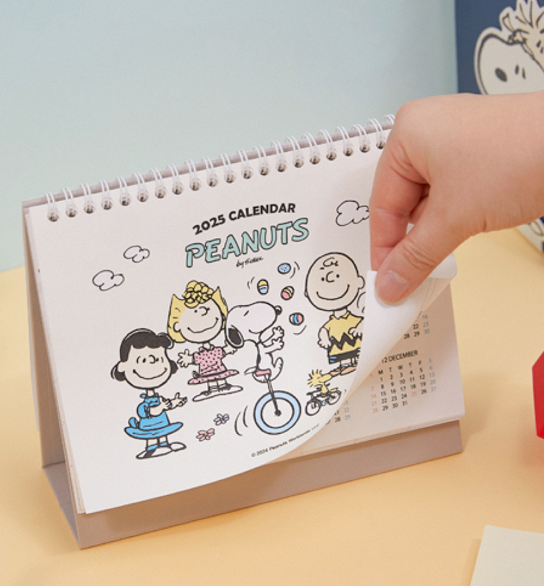 2025 Peanuts Snoopy Desk Calendar