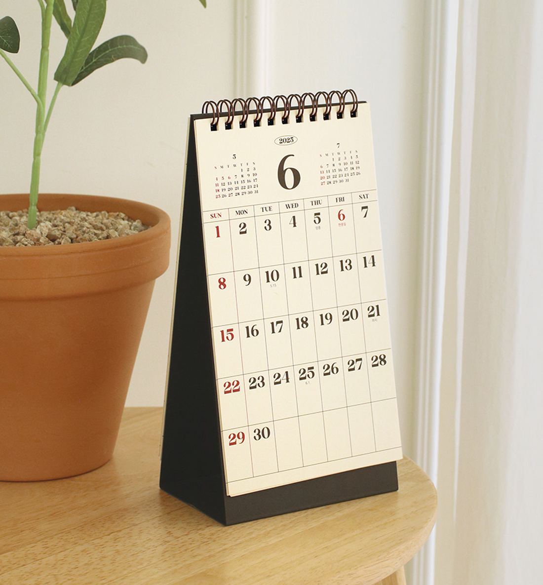 2025 Remind Monthly Desk Calendar